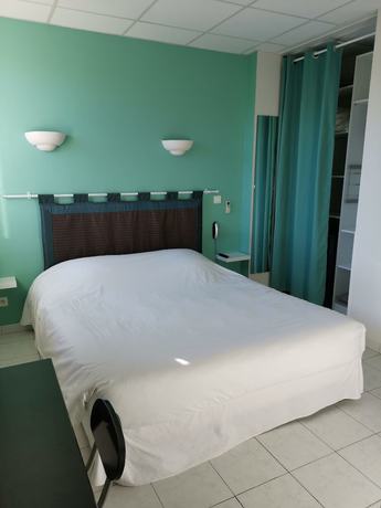 Imagen de la habitación del Hotel Le Carry H&ocirc;tel. Foto 3