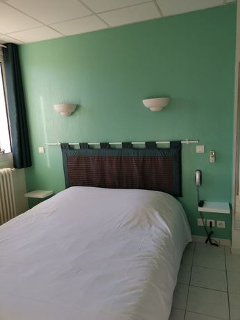 Imagen de la habitación del Hotel Le Carry H&ocirc;tel. Foto 4