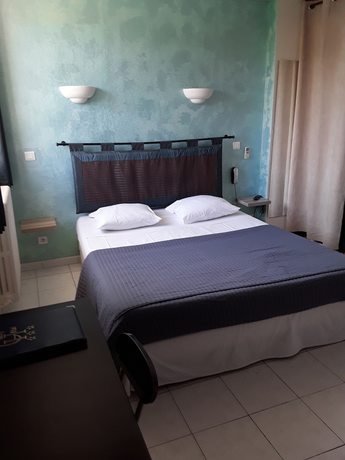 Imagen de la habitación del Hotel Le Carry H&ocirc;tel. Foto 7