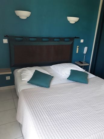 Imagen de la habitación del Hotel Le Carry H&ocirc;tel. Foto 8