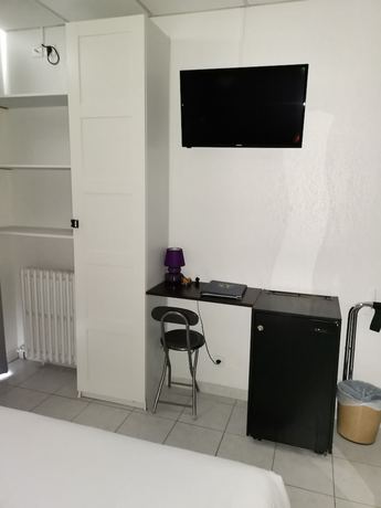 Imagen de la habitación del Hotel Le Carry H&ocirc;tel. Foto 9