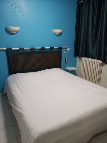 Imagen de la habitación del Hotel Le Carry H&ocirc;tel. Foto 11