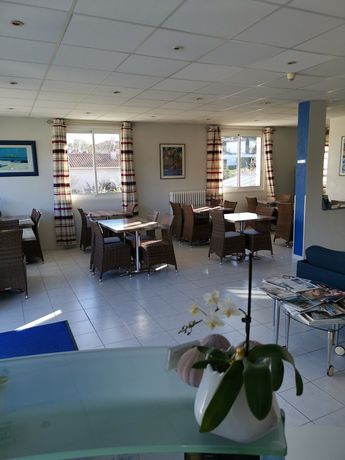 Imagen de los interiores del Hotel Le Carry H&ocirc;tel. Foto 19