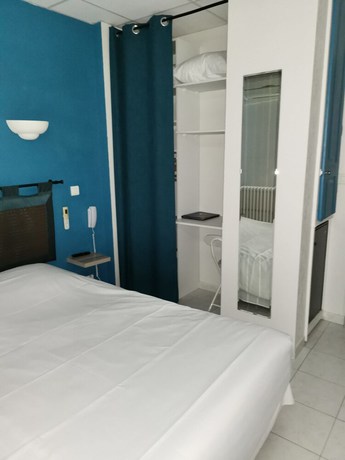 Imagen de la habitación del Hotel Le Carry H&ocirc;tel. Foto 14