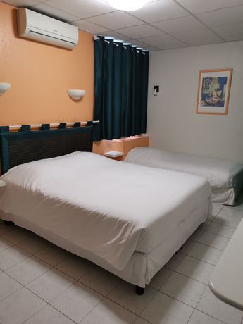 Imagen de la habitación del Hotel Le Carry H&ocirc;tel. Foto 15