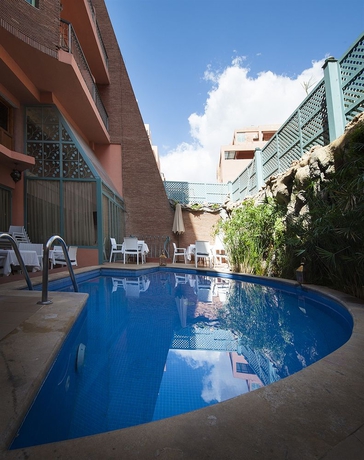 Imagen de la piscina del Hotel Le Caspien. Foto 12