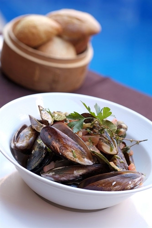 Imagen del bar/restaurante del Hotel Le Caspien. Foto 2