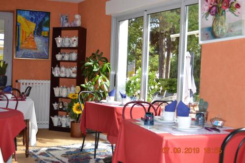 Imagen del bar/restaurante del Hotel Le Castel. Foto 4