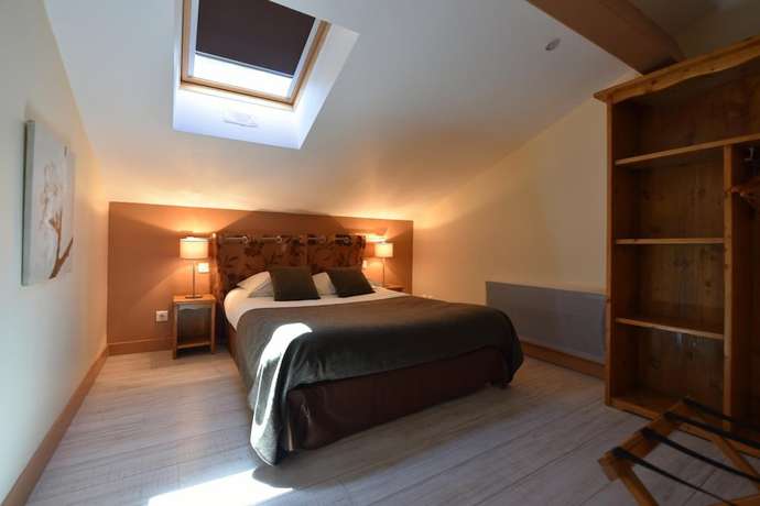 Imagen de la habitación del Hotel Le Castel Fleuri, Saint-Jean-en-Royans. Foto 3