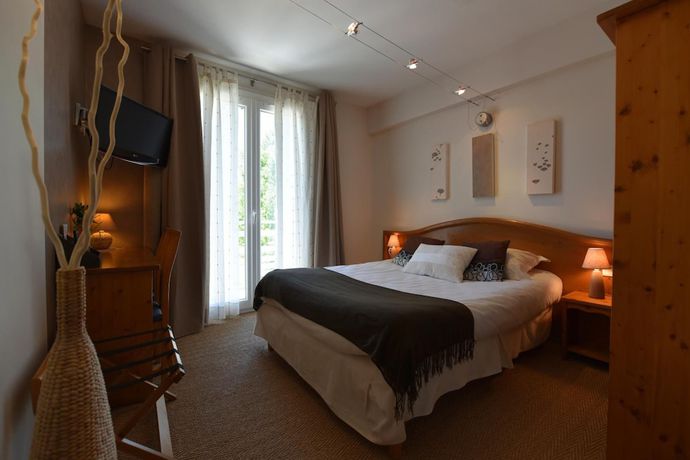 Imagen de la habitación del Hotel Le Castel Fleuri, Saint-Jean-en-Royans. Foto 7