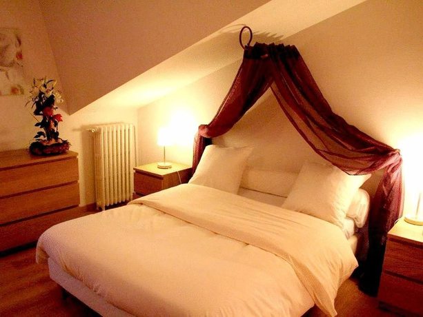 Imagen de la habitación del Hotel Le Castel Fleuri, Saint-Jean-en-Royans. Foto 13