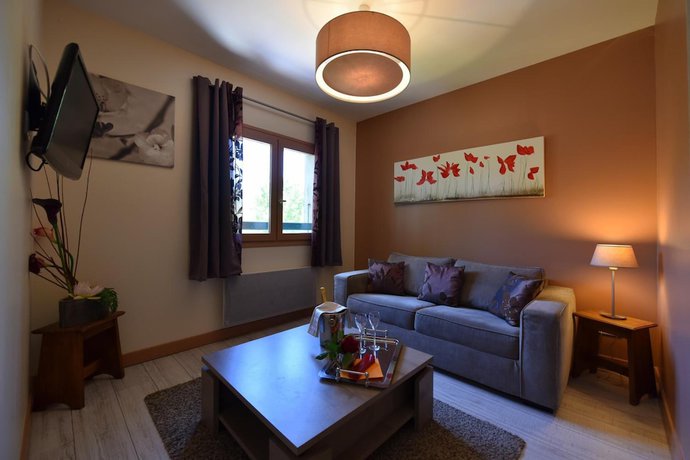 Imagen de la habitación del Hotel Le Castel Fleuri, Saint-Jean-en-Royans. Foto 14