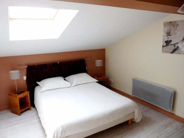 Imagen de la habitación del Hotel Le Castel Fleuri, Saint-Jean-en-Royans. Foto 16