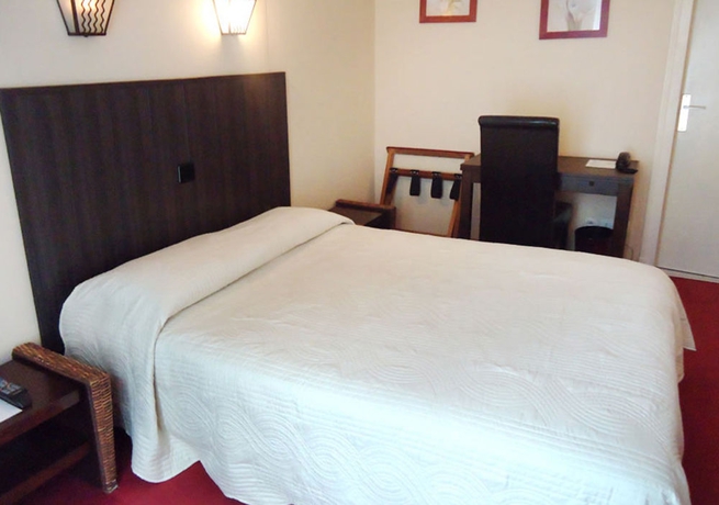 Imagen de la habitación del Hotel Le Castel Fleuri, Tours. Foto 5