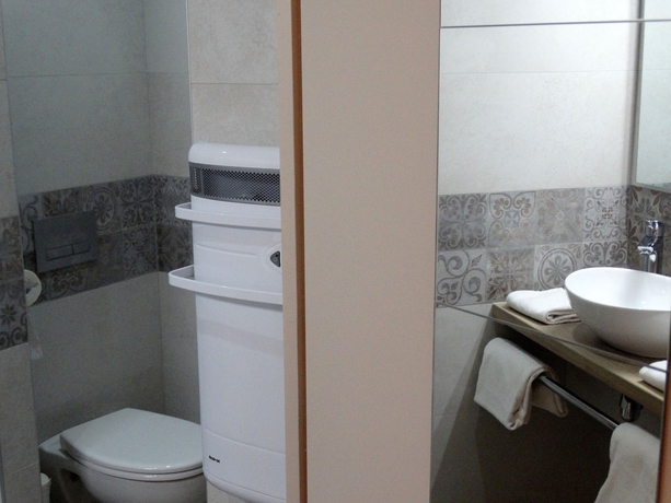 Imagen de la habitación del Hotel Le Castel Fleuri, Tours. Foto 8