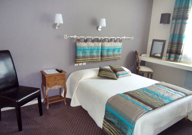 Imagen de la habitación del Hotel Le Castel Fleuri, Tours. Foto 12