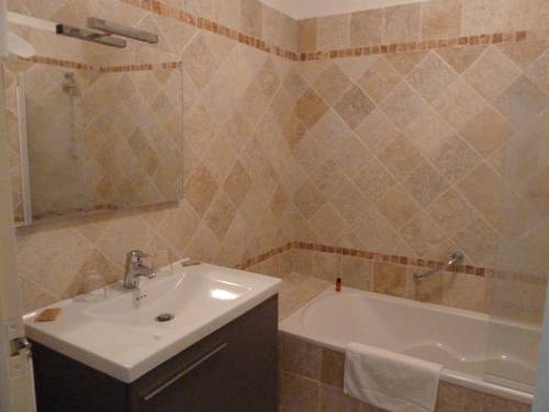 Imagen de la habitación del Hotel Le Castelet Des Alpilles. Foto 13