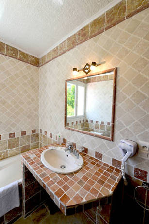 Imagen de la habitación del Hotel Le Catalan. Foto 14