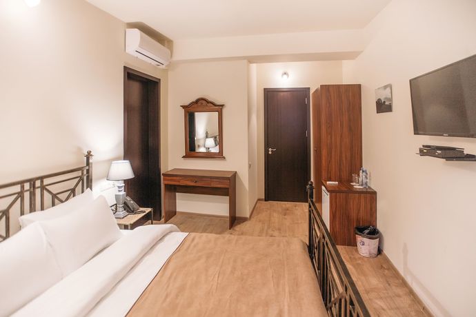 Imagen de la habitación del Hotel Le Caucase. Foto 8