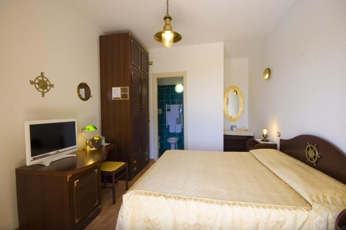 Imagen de la habitación del Hotel Le Cave. Foto 10