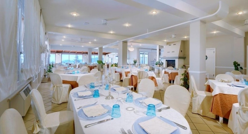 Imagen del bar/restaurante del Hotel Le Cave. Foto 3