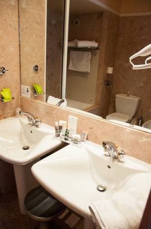 Imagen de la habitación del Hotel Le Cèdre De Soyons. Foto 3