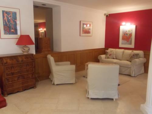 Imagen de la habitación del Hotel Le Cèdre De Soyons. Foto 5