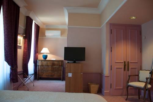 Imagen de la habitación del Hotel Le Cèdre De Soyons. Foto 10