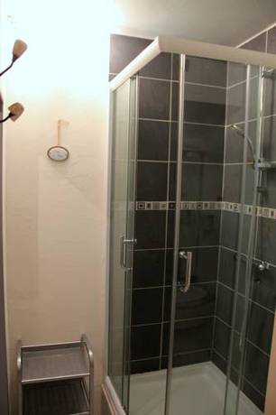 Imagen de la habitación del Hotel Le Central, NIORT. Foto 4