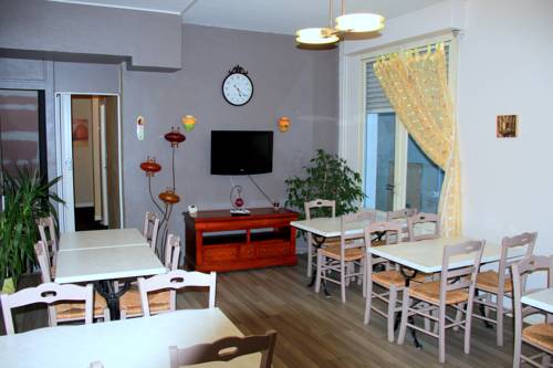 Imagen de la habitación del Hotel Le Central, NIORT. Foto 5