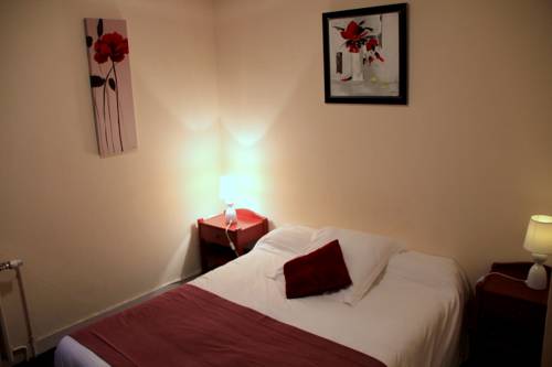 Imagen de la habitación del Hotel Le Central, NIORT. Foto 6