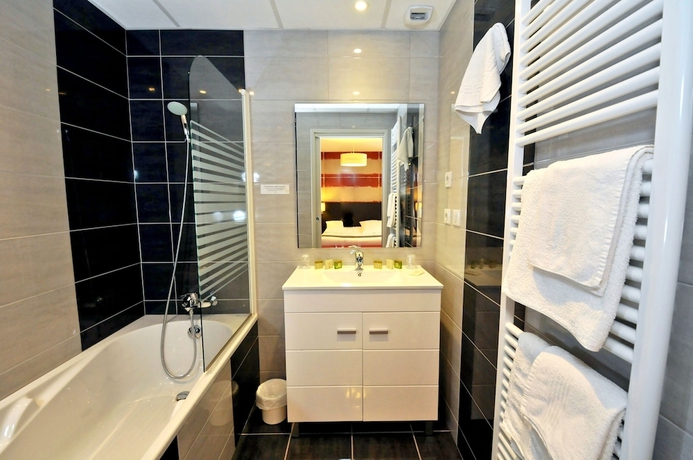 Imagen de la habitación del Hotel Le Central - Restaurant. Foto 16