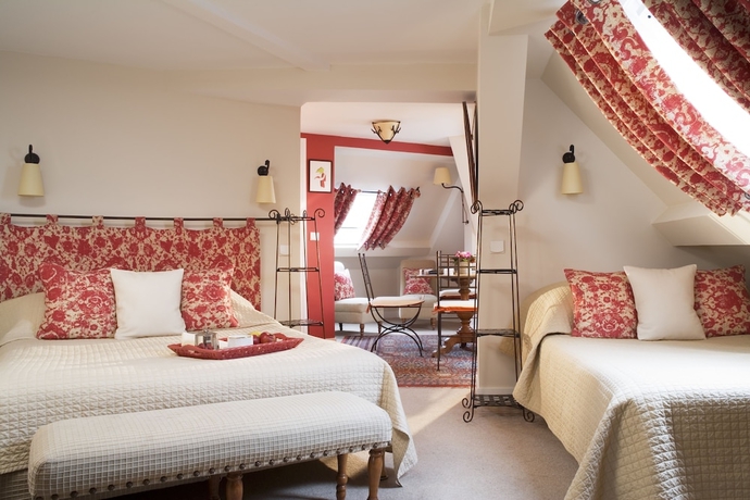 Imagen de la habitación del Hotel Le Central, Trouville-Sur-Mer. Foto 7