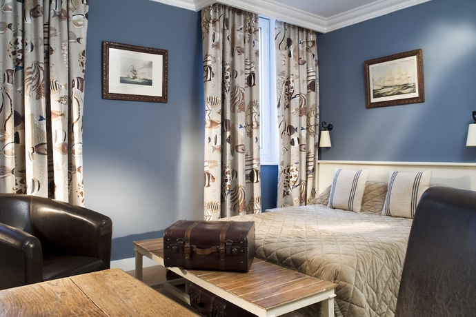 Imagen de la habitación del Hotel Le Central, Trouville-Sur-Mer. Foto 8