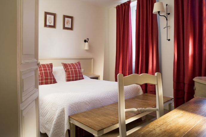 Imagen de la habitación del Hotel Le Central, Trouville-Sur-Mer. Foto 11