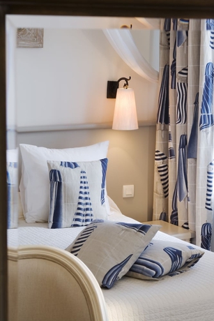 Imagen de la habitación del Hotel Le Central, Trouville-Sur-Mer. Foto 12