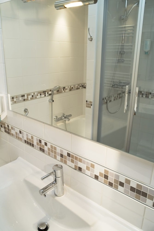Imagen de la habitación del Hotel Le Central, Trouville-Sur-Mer. Foto 19