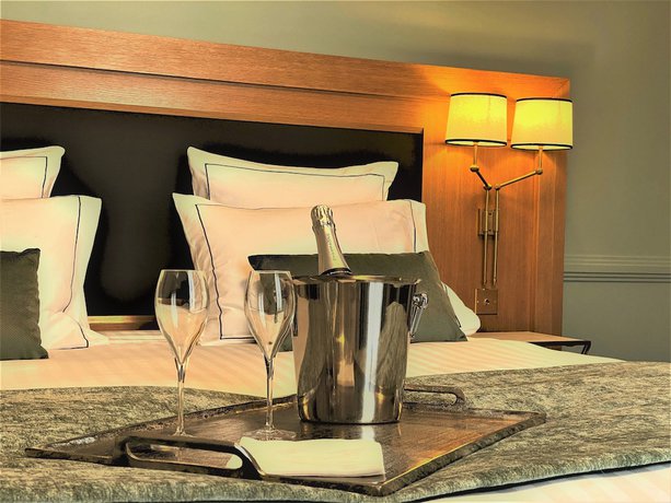 Imagen de la habitación del Hotel Le Cercle Tour Eiffel. Foto 10