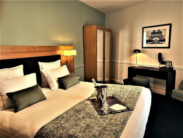 Imagen de la habitación del Hotel Le Cercle Tour Eiffel. Foto 11