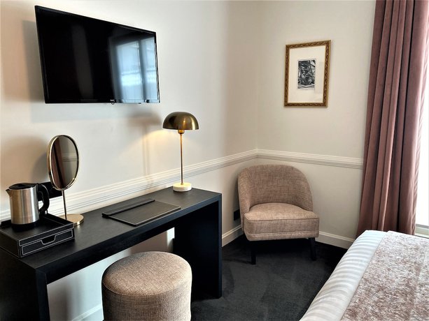 Imagen de la habitación del Hotel Le Cercle Tour Eiffel. Foto 18