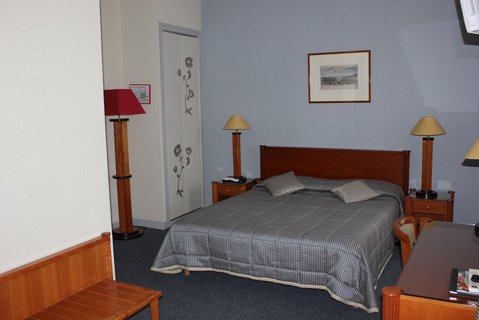 Imagen de la habitación del Hotel Le Cerf. Foto 7