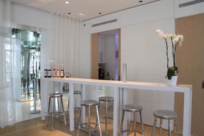 Imagen del bar/restaurante del Hotel Le Cesar. Foto 3