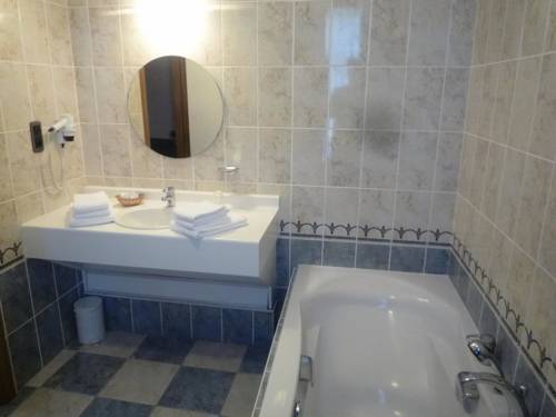 Imagen de la habitación del Hotel Le Château De Rendeux. Foto 8