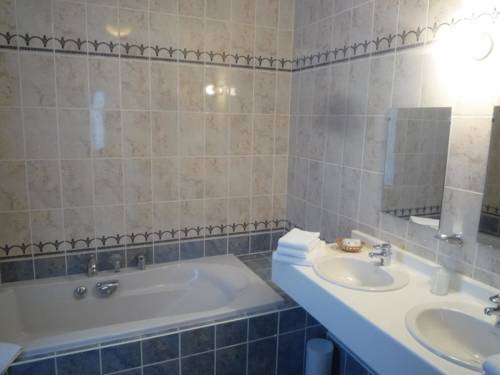 Imagen de la habitación del Hotel Le Château De Rendeux. Foto 10