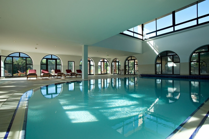 Imagen de la piscina del Hotel Le Ch&acirc;teau De Taulane. Foto 14