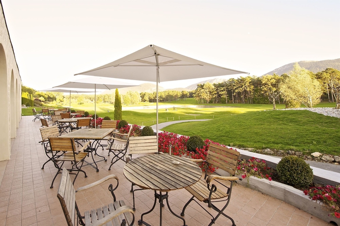 Imagen de los exteriores del Hotel Le Ch&acirc;teau De Taulane. Foto 10