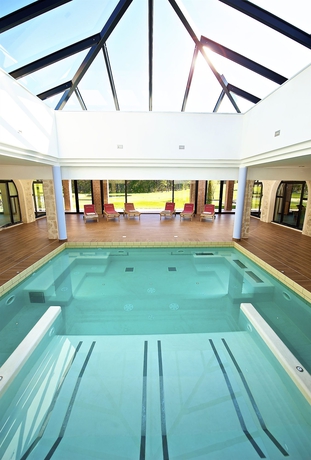 Imagen de la piscina del Hotel Le Ch&acirc;teau De Taulane. Foto 16