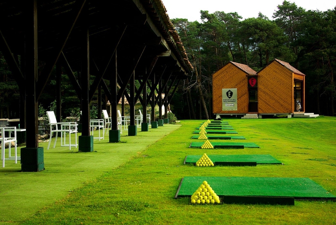 Imagen de los exteriores del Hotel Le Ch&acirc;teau De Taulane. Foto 12