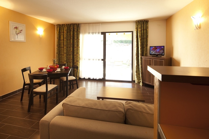 Imagen de la habitación del Hotel Le Château Des Magnans. Foto 4