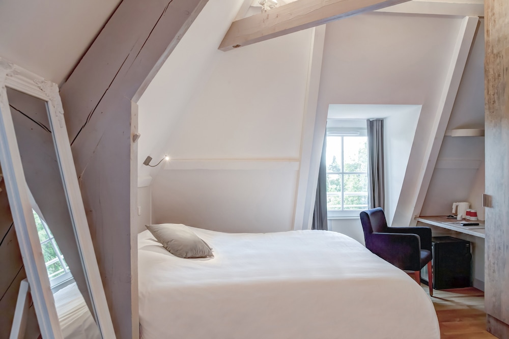 Imagen de la habitación del Hotel Le Château Du Bost. Foto 10